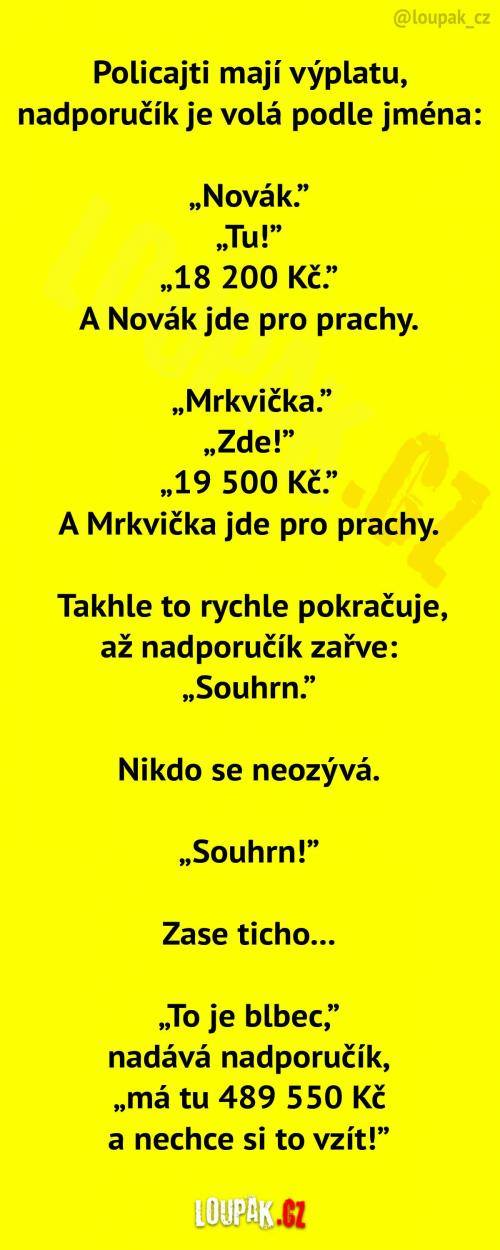 Policajti dostávajú výplaty, jedného volajú Souhrn, vzniká vtipná situácia, pretože sa neozýva, hoci má veľký obnos.