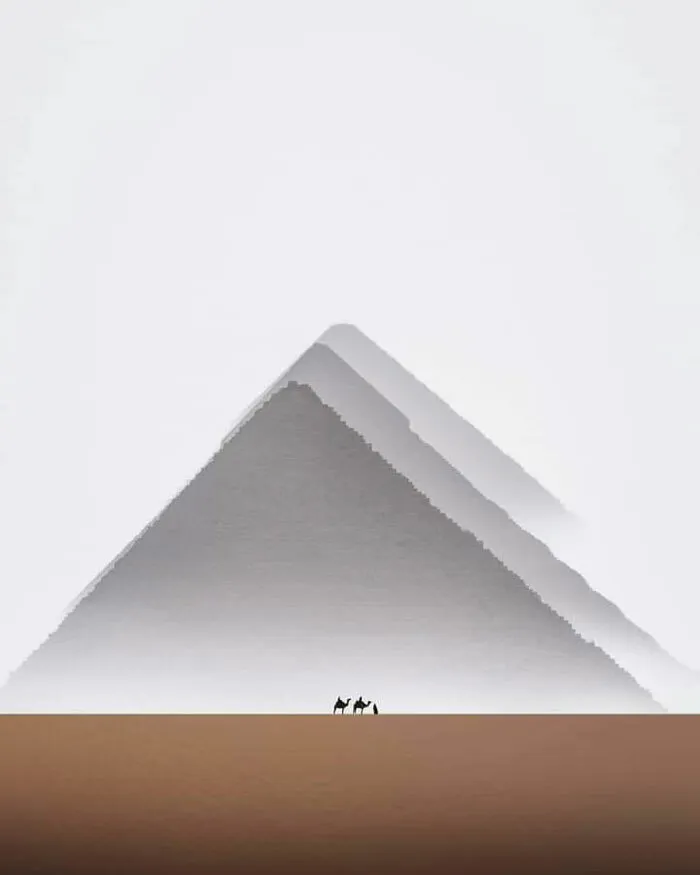 Púšť s dvomi ťavami pred majestátnou, hmlistou siluetou pyramídy na horizonte.