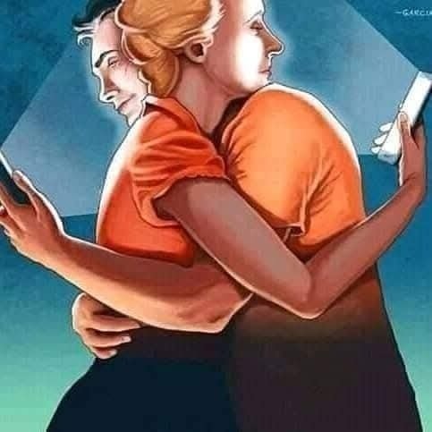 Dvojica sa objíma, ale zároveň je zaujatá mobilnými telefónmi, symbolizujúc digitálne odcudzenie vo vzťahoch.