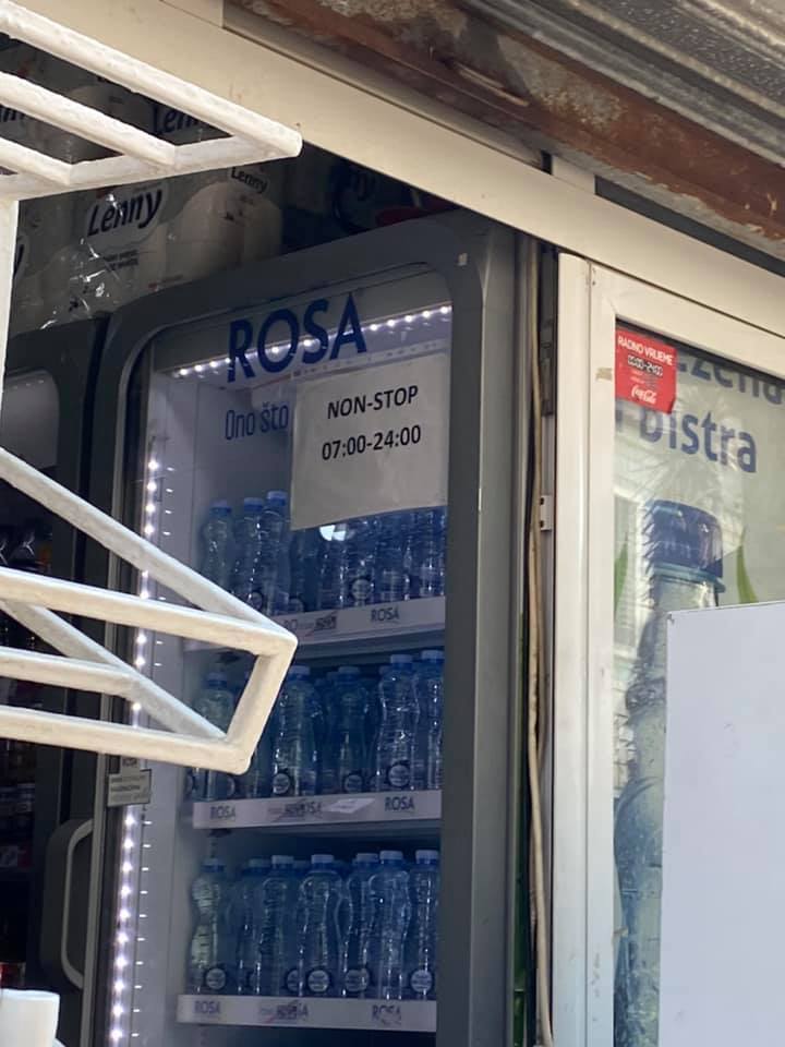 Nepretržitý predajný automat s vodou ROSA otvorený od 7:00 do 24:00. Vhodné pri večerných aj ranných návštevách.