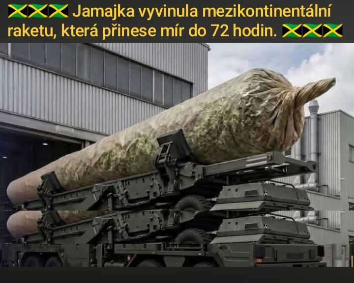 Obrovský konopný objekt na vojenskom vozidle, vtipne znázorňujúci raketu pre mier.