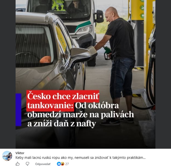 Muž tankuje auto na čerpacej stanici; Česko plánuje znížiť palivové marže a daň z nafty, aby zlacnelo tankovanie.