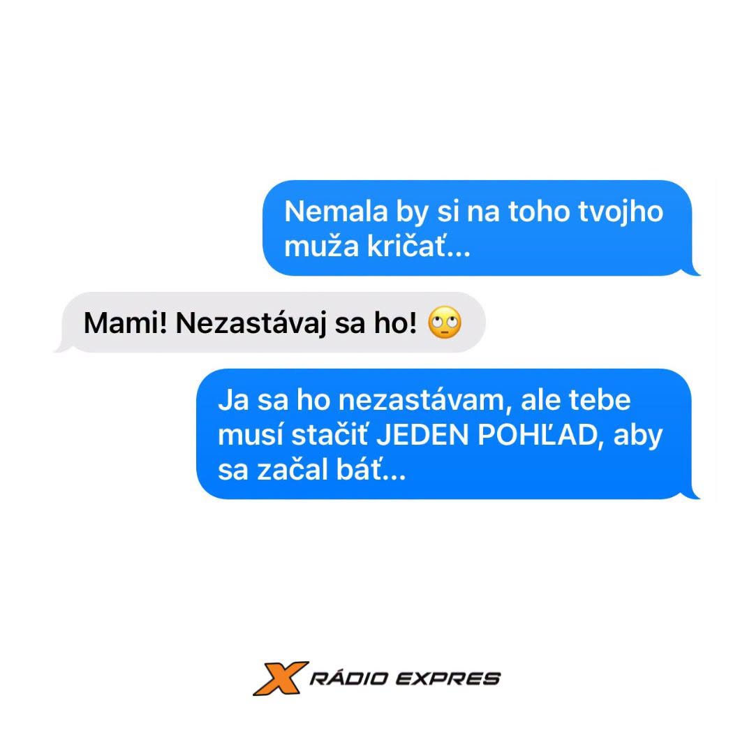 Matka a dcéra vtipne debatujú o mužovi, dôraz na silu pohľadu matky.