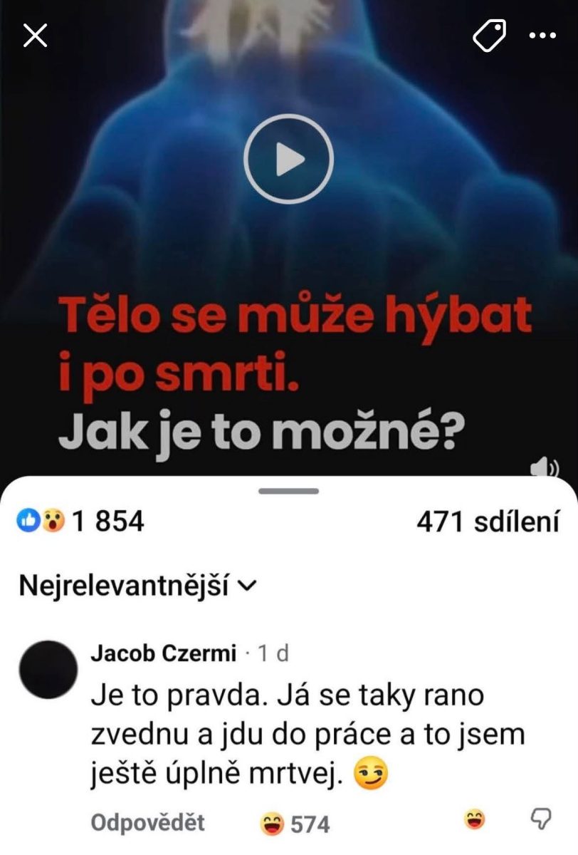 Obrázok s textom: Telo sa môže hýbať aj po smrti. Jak je to možné? a vtipným komentárom používateľa.